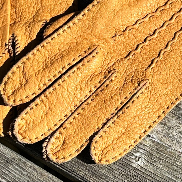 Men’s Handmade Peccary Leather Gloves - Picture 4 of 9